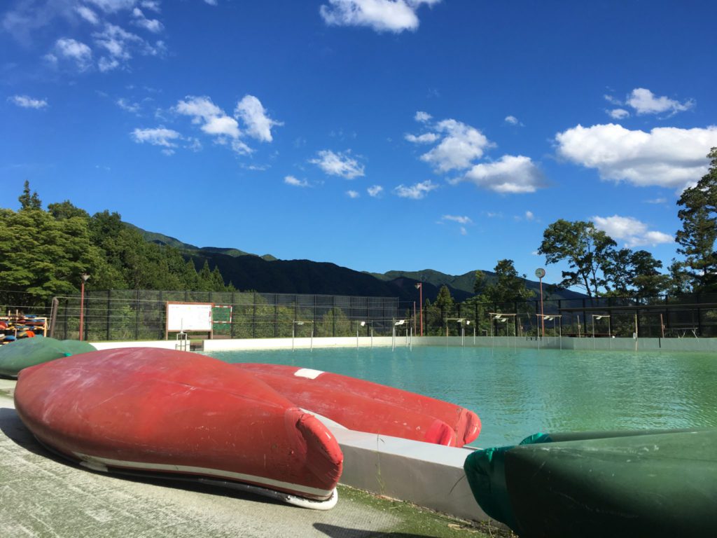 青空とカヌー場